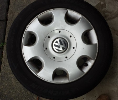 Vier Sommerreifen mit Felge für VW Touran 1.6.
